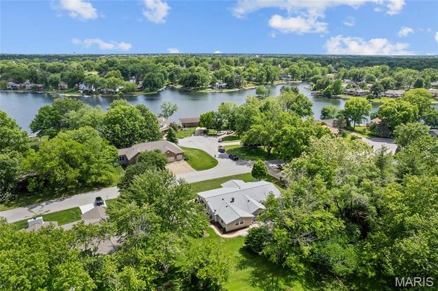 32 Normandy Drive, Lake St Louis, MO 63367