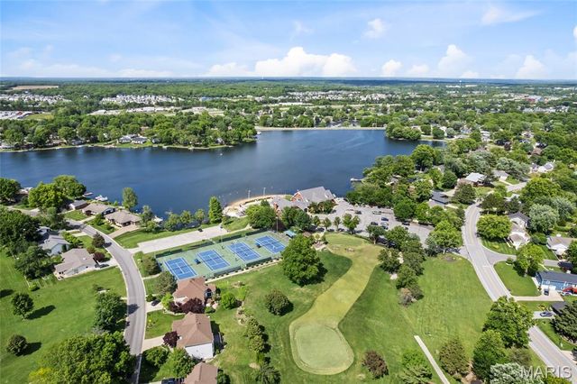 32 Normandy Drive, Lake St Louis, MO 63367