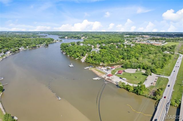 32 Normandy Drive, Lake St Louis, MO 63367
