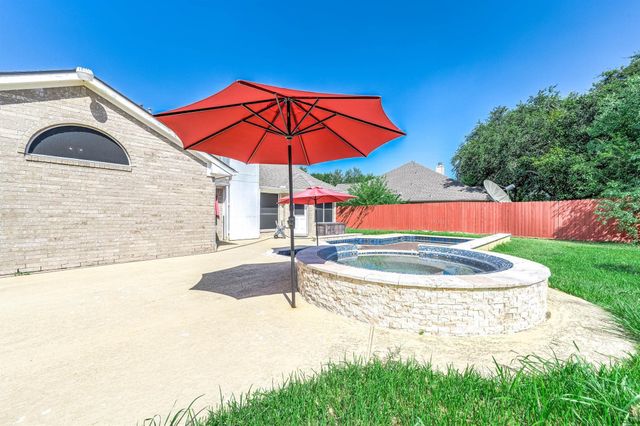 1835 Taylor Creek Drive, Fresno, TX 77545
