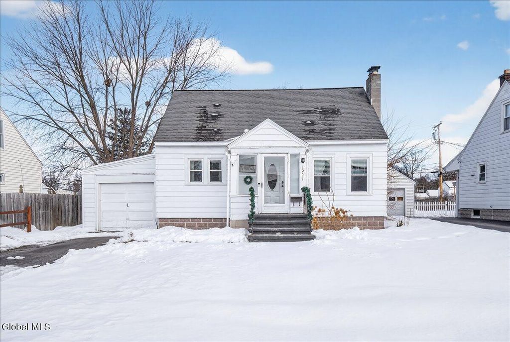 1221 Vinewood Avenue, Rotterdam, NY 12306