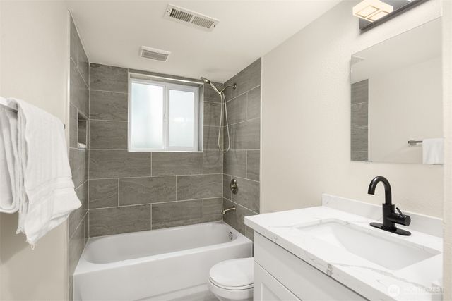 5306 26th Avenue S, Seattle, WA 98110