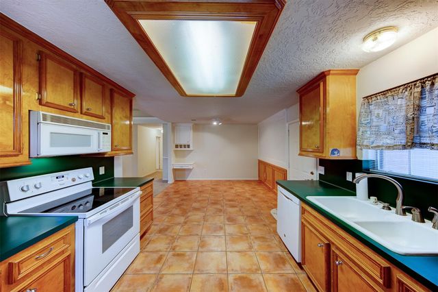 817 Cedar Street, Deer Park, TX 77536