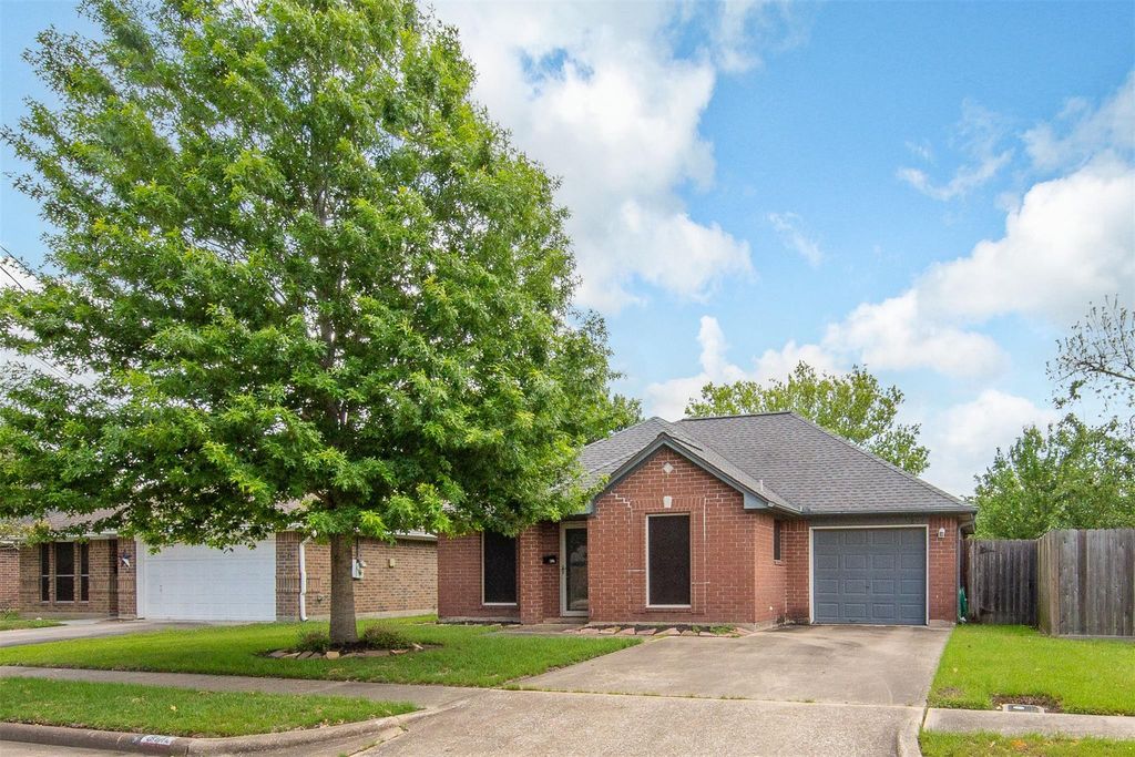817 Cedar Street, Deer Park, TX 77536