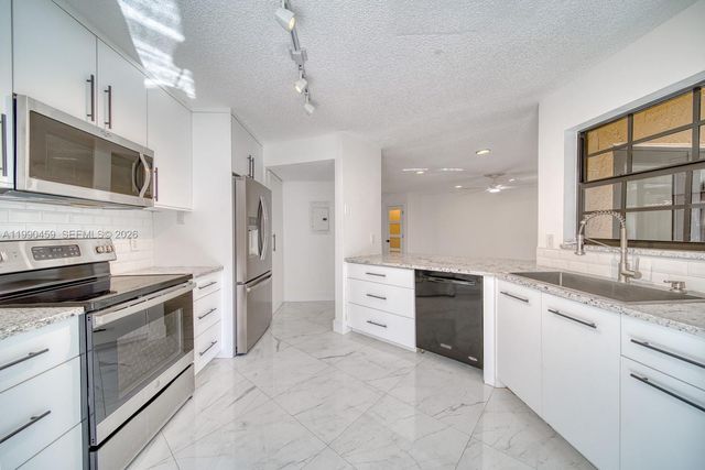 9151 W Sunrise Blvd, Plantation, FL 33322