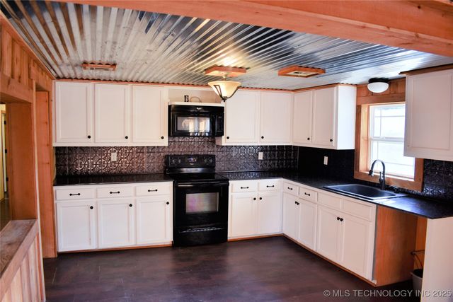 412098 E 1920 Road, Antlers, OK 74523