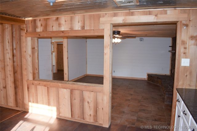 412098 E 1920 Road, Antlers, OK 74523