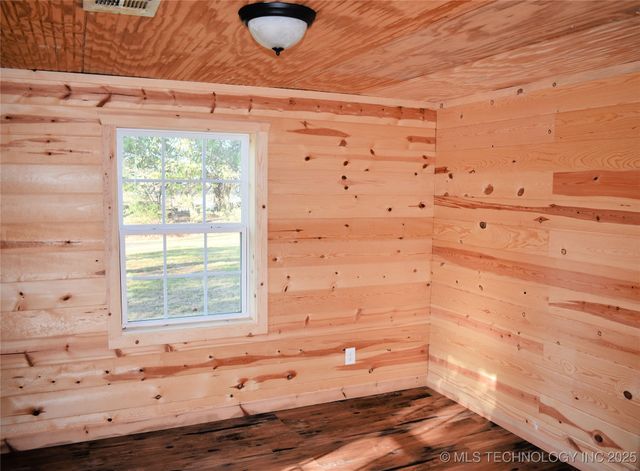 412098 E 1920 Road, Antlers, OK 74523