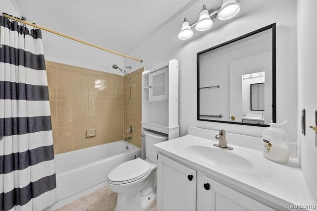 29900 N Grand Oaks Drive 29, Warren, MI 48092