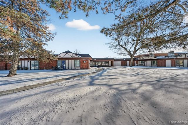 29900 N Grand Oaks Drive 29, Warren, MI 48092