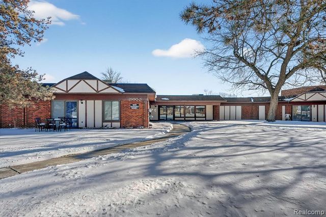 29900 N Grand Oaks Drive 29, Warren, MI 48092