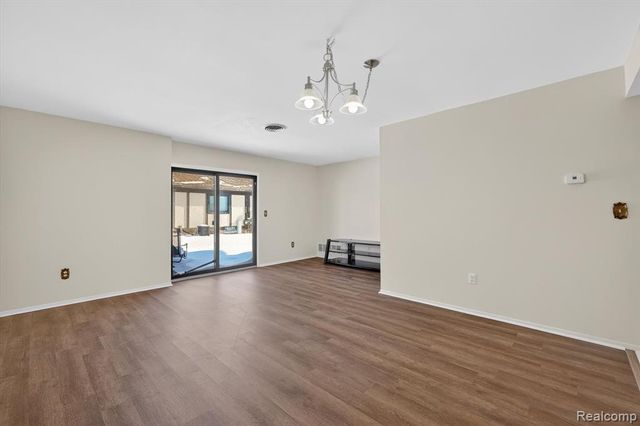 29900 N Grand Oaks Drive 29, Warren, MI 48092