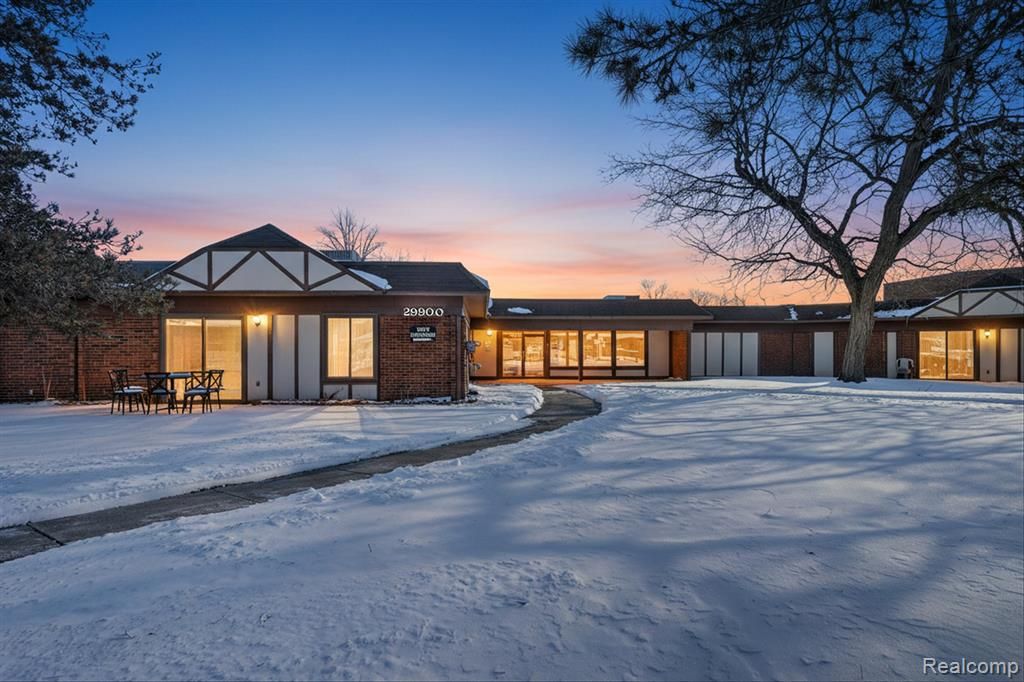 29900 N Grand Oaks Drive 29, Warren, MI 48092