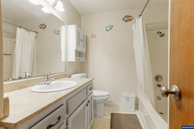 4515 Lark Ct NE, Salem, OR 97301