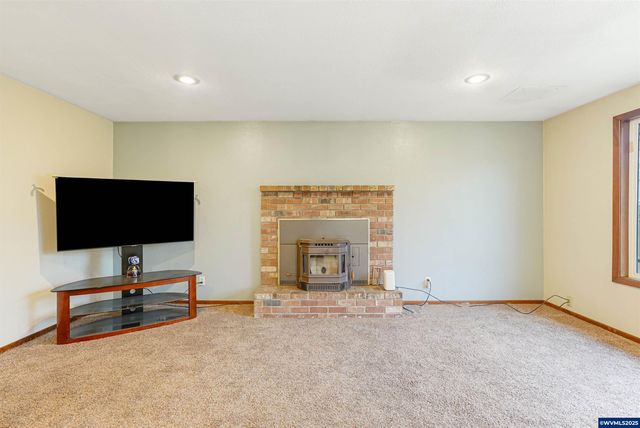 4515 Lark Ct NE, Salem, OR 97301