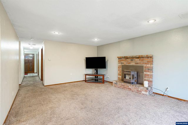 4515 Lark Ct NE, Salem, OR 97301