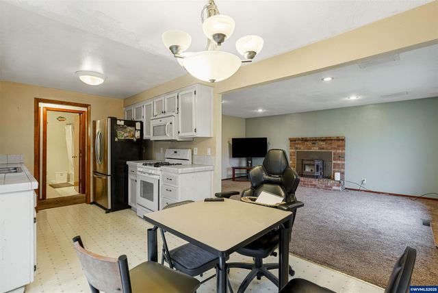 4515 Lark Ct NE, Salem, OR 97301