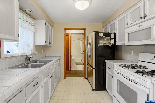 4515 Lark Ct NE, Salem, OR 97301