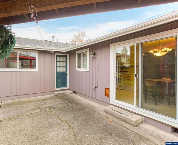 4515 Lark Ct NE, Salem, OR 97301