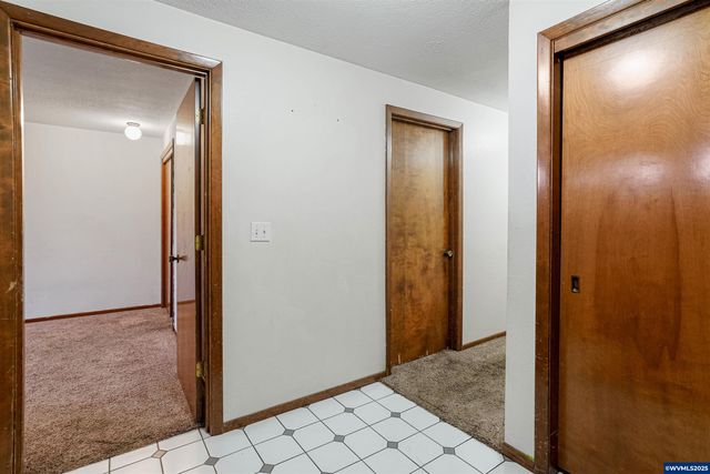 4515 Lark Ct NE, Salem, OR 97301