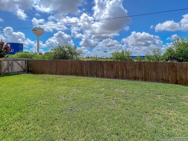 13820 Blakeville, Live Oak, TX 78233