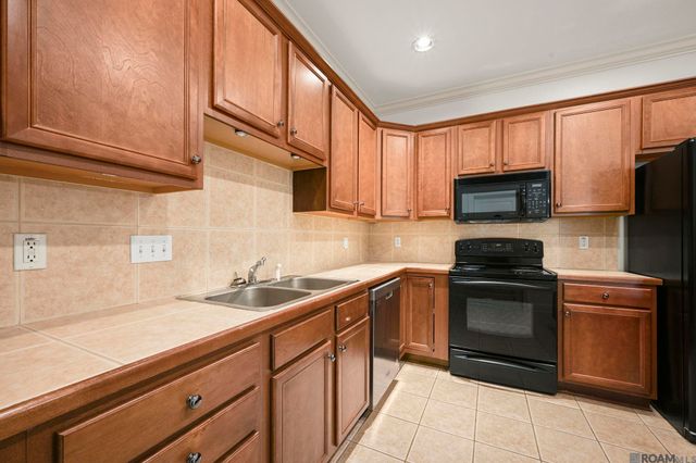 2956 Magazine Dr, Baton Rouge, LA 70816