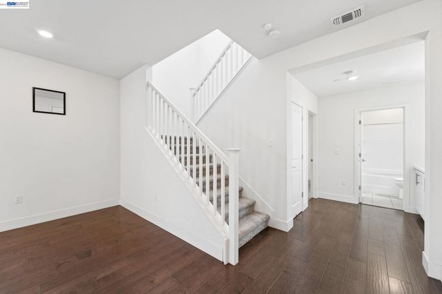 2107 Daimler St, Lathrop, CA 95330