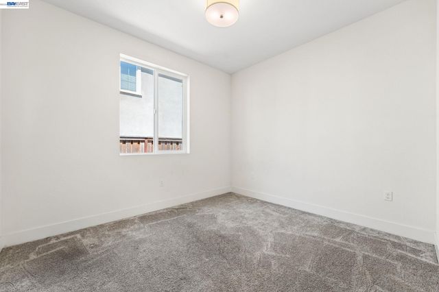 2107 Daimler St, Lathrop, CA 95330