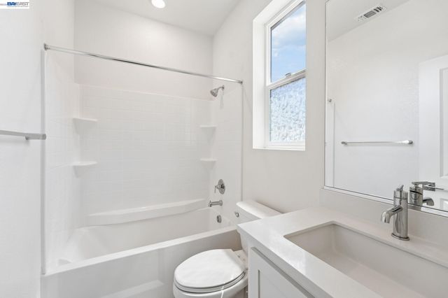 2107 Daimler St, Lathrop, CA 95330