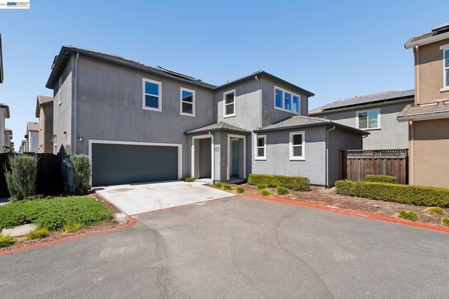 2107 Daimler St, Lathrop, CA 95330