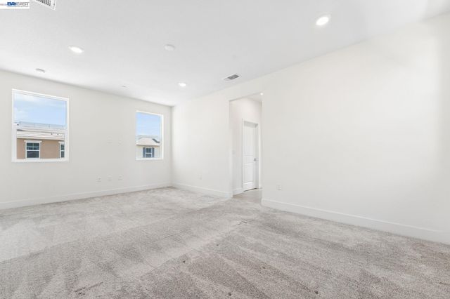 2107 Daimler St, Lathrop, CA 95330