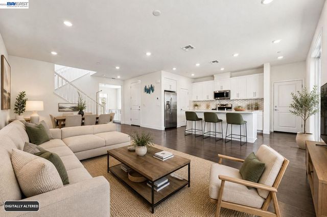 2107 Daimler St, Lathrop, CA 95330