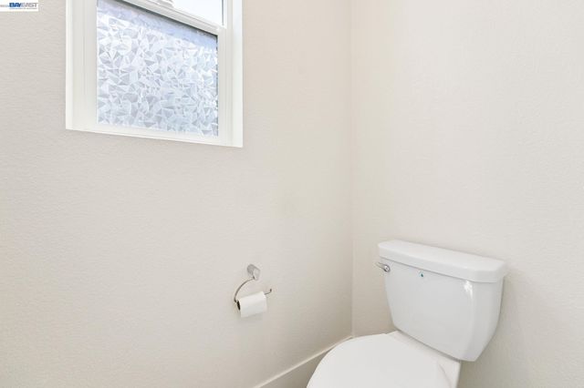2107 Daimler St, Lathrop, CA 95330