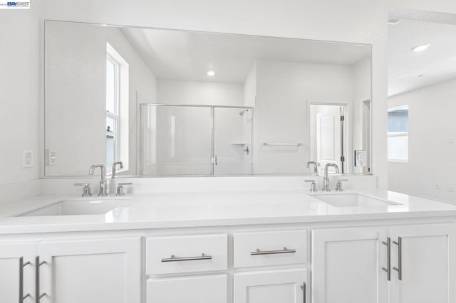 2107 Daimler St, Lathrop, CA 95330