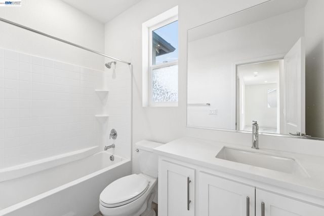 2107 Daimler St, Lathrop, CA 95330