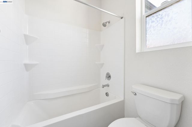2107 Daimler St, Lathrop, CA 95330