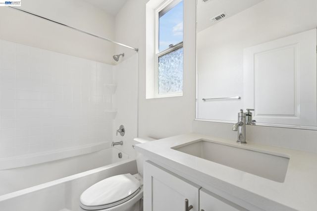 2107 Daimler St, Lathrop, CA 95330