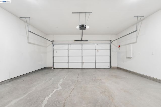 2107 Daimler St, Lathrop, CA 95330