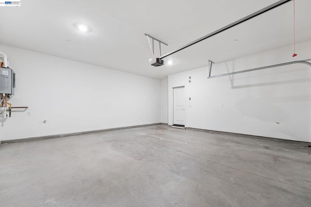 2107 Daimler St, Lathrop, CA 95330