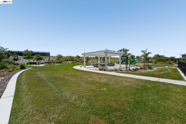 2107 Daimler St, Lathrop, CA 95330