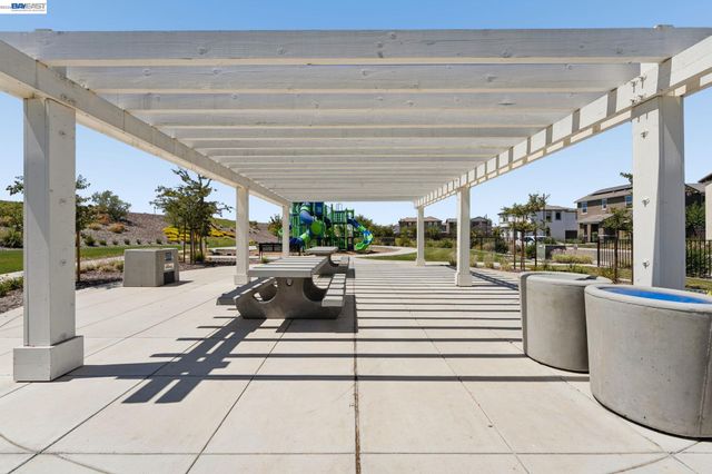 2107 Daimler St, Lathrop, CA 95330