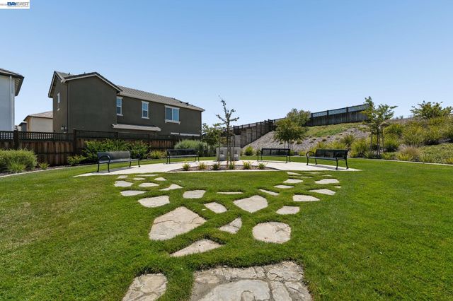 2107 Daimler St, Lathrop, CA 95330