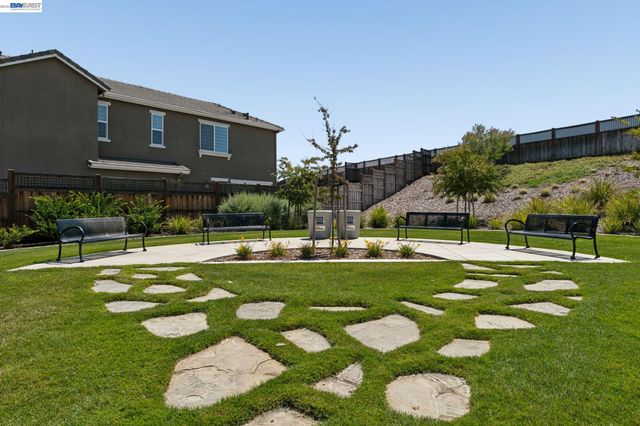 2107 Daimler St, Lathrop, CA 95330