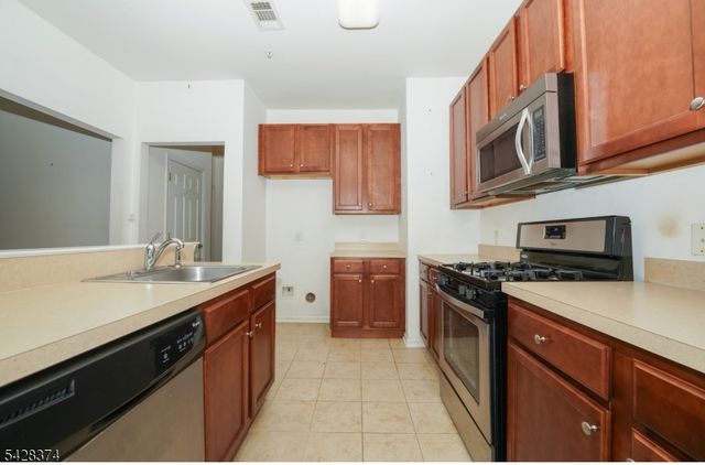 435 Van Houten Ave 104, Passaic City, NJ 07055