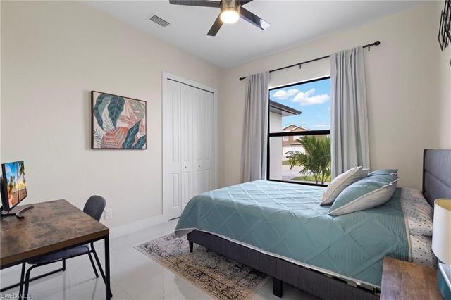 1137 SW 18th CT, Cape Coral, FL 33991