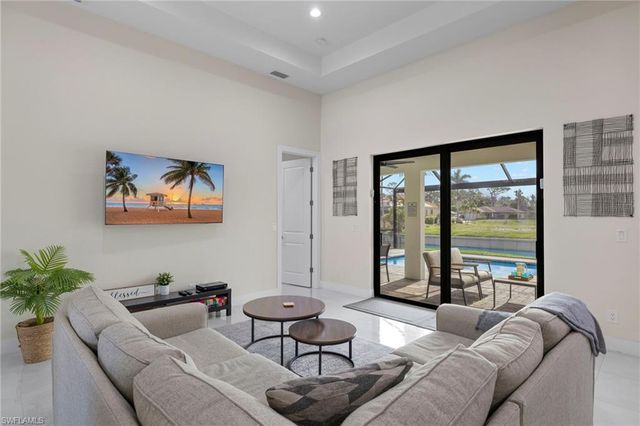 1137 SW 18th CT, Cape Coral, FL 33991