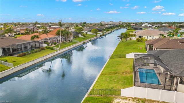 1137 SW 18th CT, Cape Coral, FL 33991