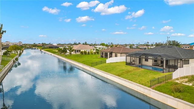 1137 SW 18th CT, Cape Coral, FL 33991