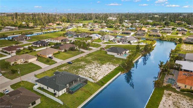 1137 SW 18th CT, Cape Coral, FL 33991