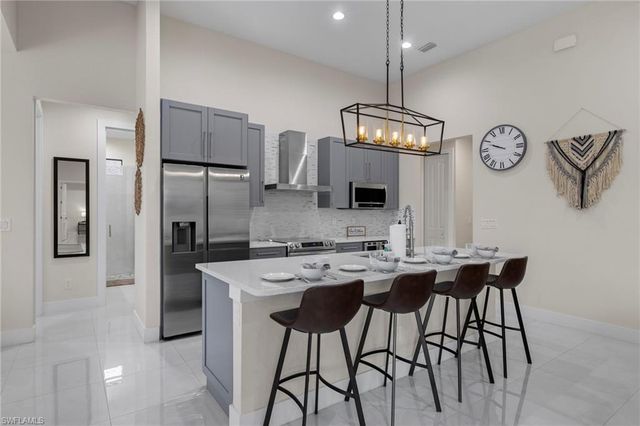1137 SW 18th CT, Cape Coral, FL 33991